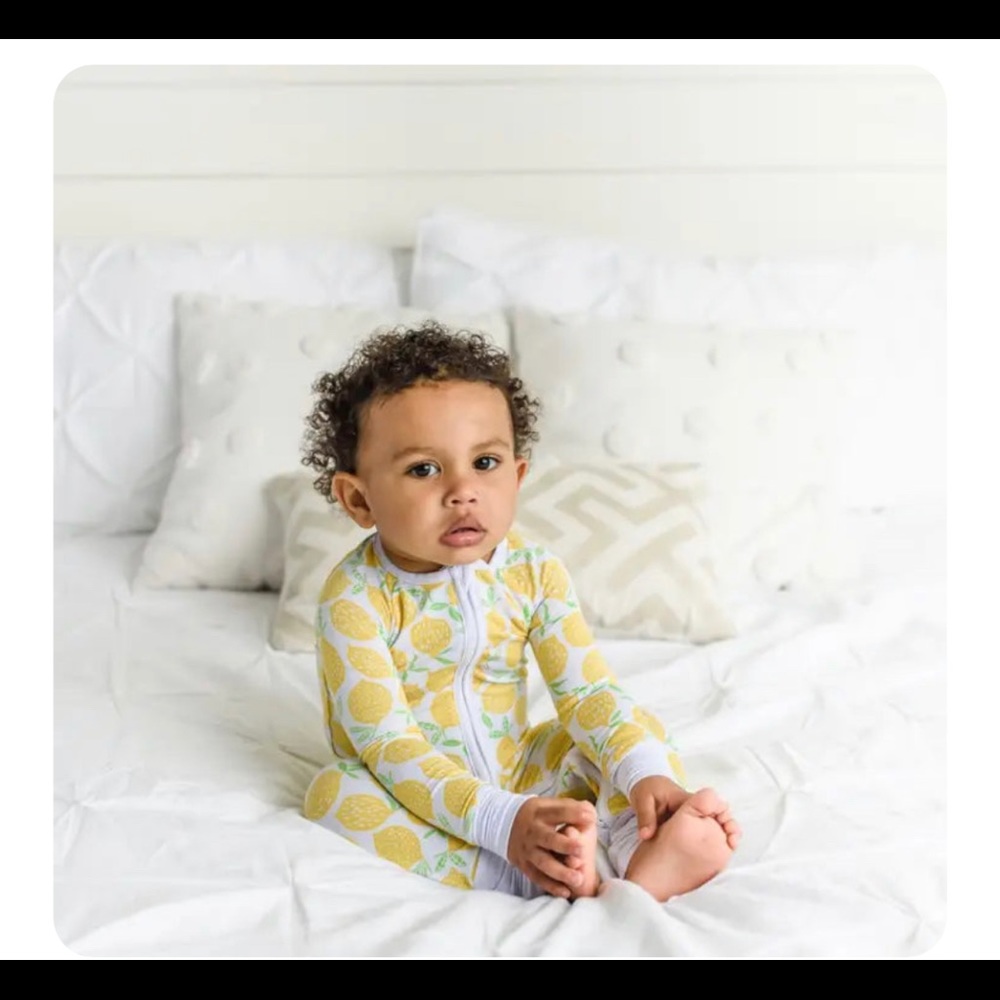 Little sleepies lemons zippies. Size 6-12.